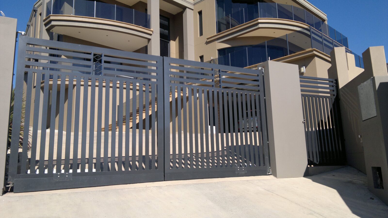 SteelSA™ Gate Manufacturer & Installer in Midrand 011 083 6450